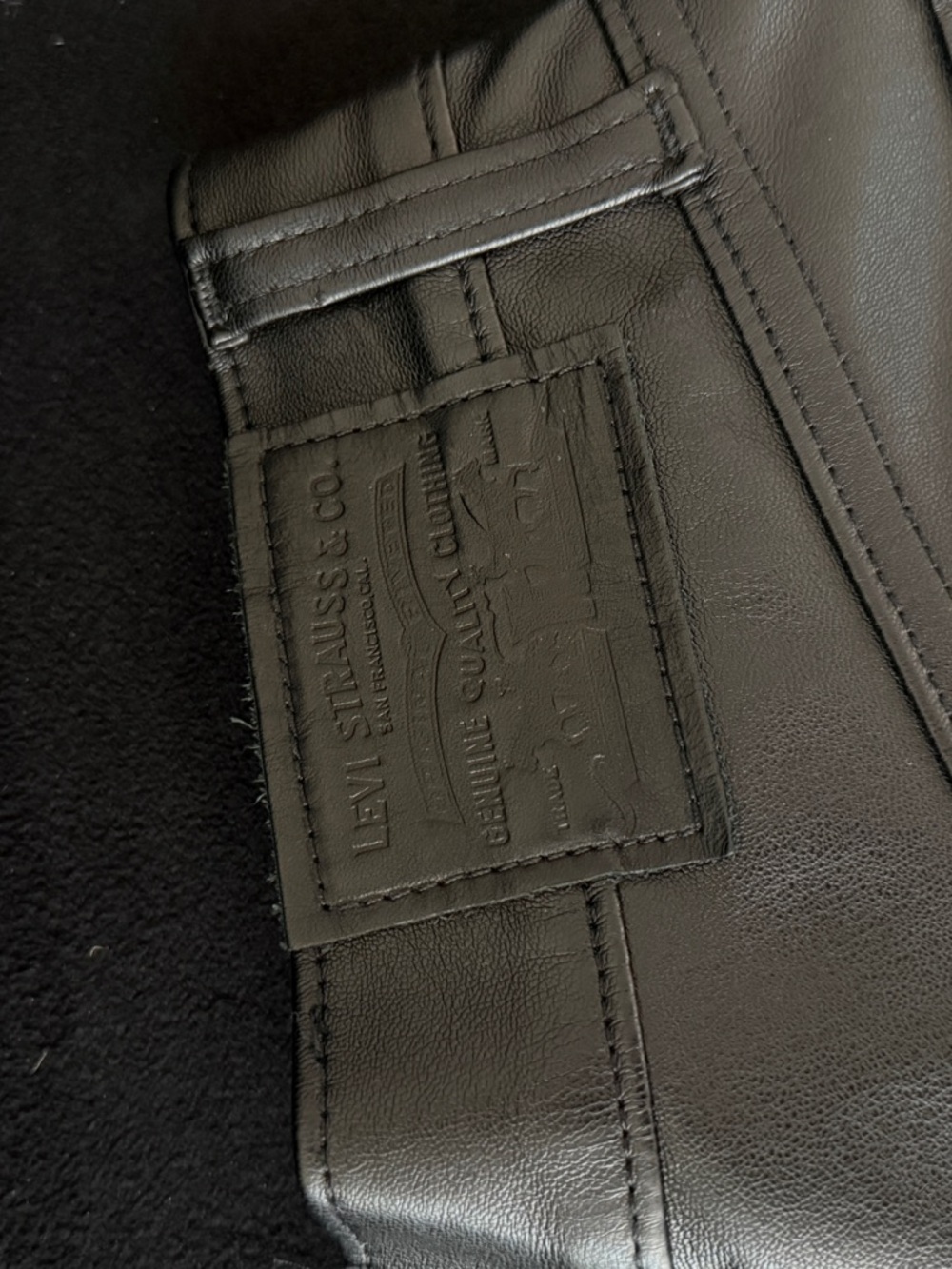 Levi’s FAUX LEATHER BAGGY DAD WOMEN'S PANTS - Picture 6 of 9